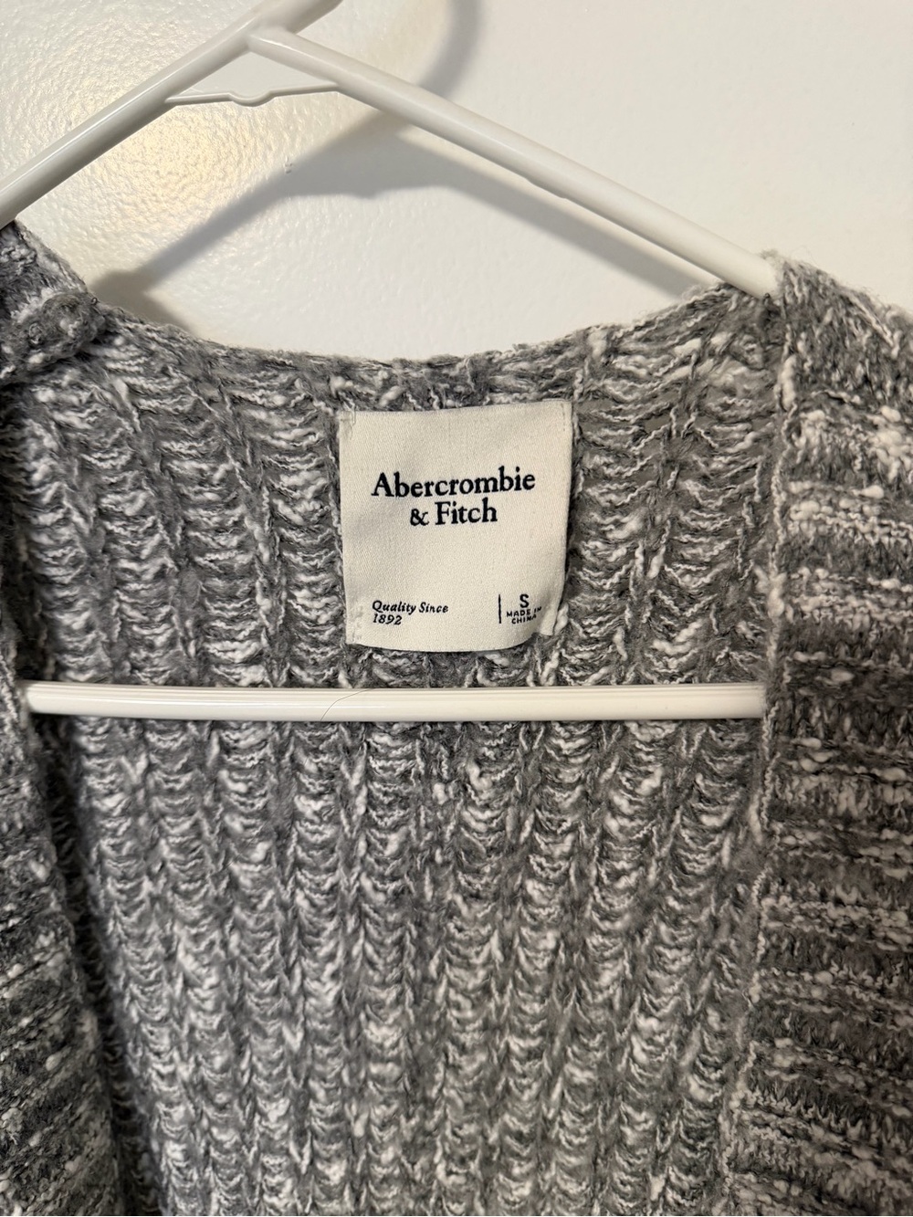 Abercrombie & Fitch Gray Chunky Open Cardigan Sweater size small in grey - Picture 2 of 6